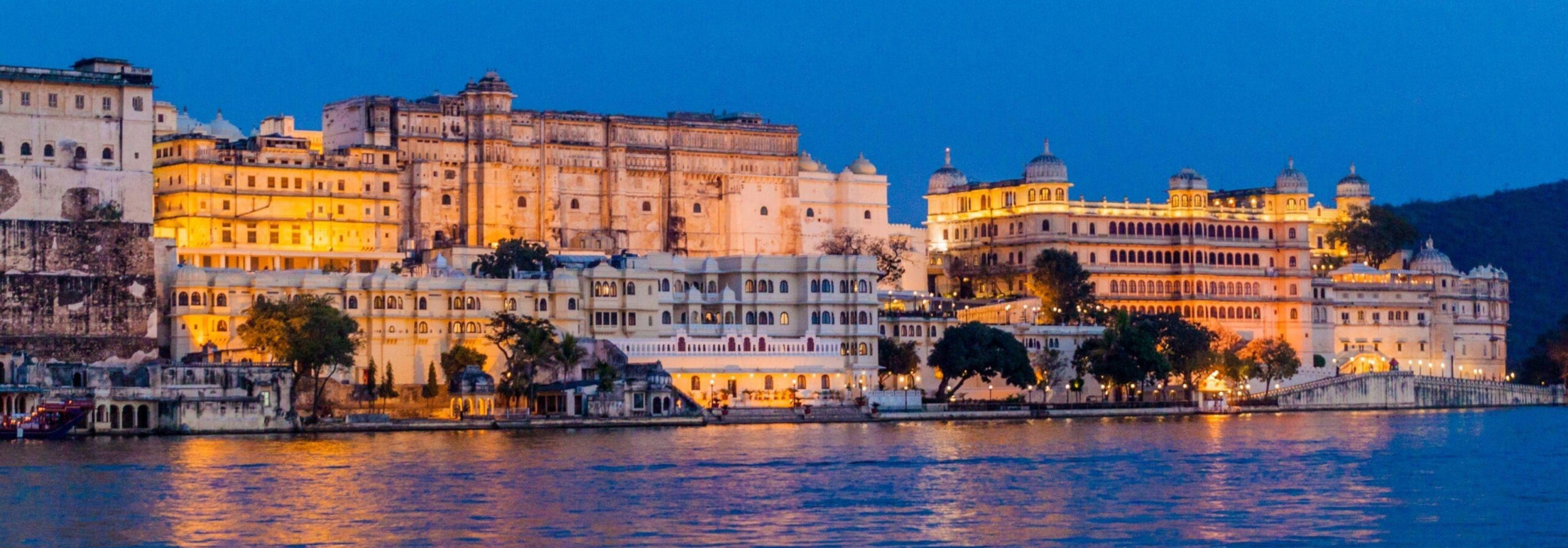 top 10 must-visit udaipur attractions